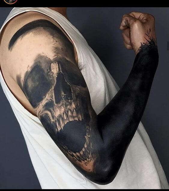 blackwork tattoo scull
