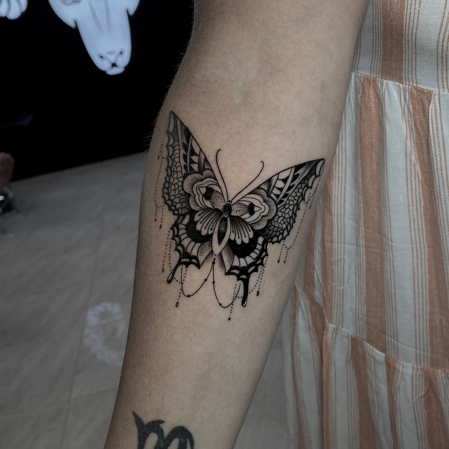 butterfly tattoo on hand for girl