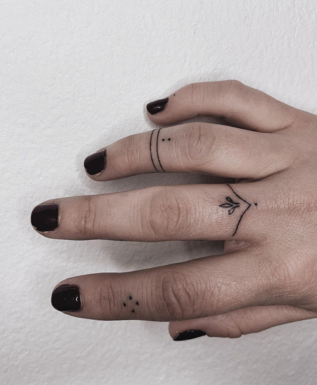 More finger tattoos 🌝❤️‍🔥 @sashatattooingla and my Nail Art Set  @bysashatattooing #sashatattooing #sashamasiuk #fingertattoos… | Instagram