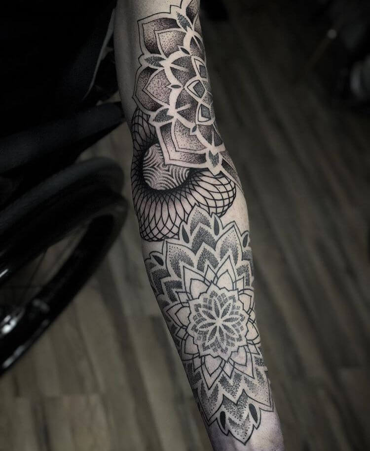 dotwork floral tattoo.