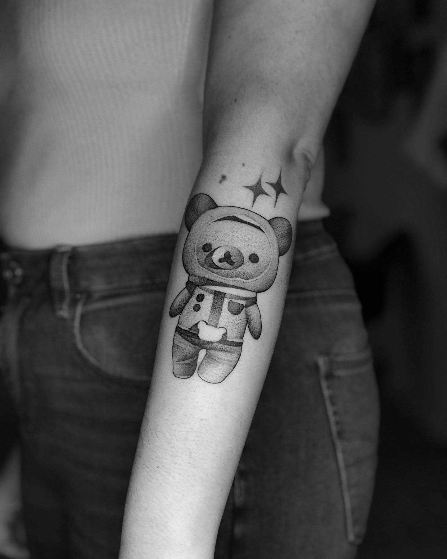 dotwork tattoo bear.