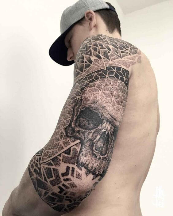 dotwork tattoo skull on arm.