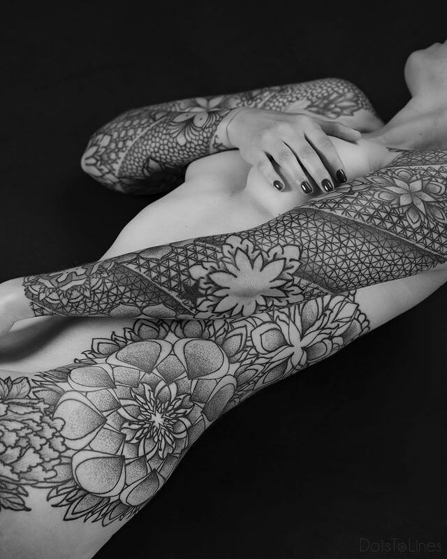 dotwork tattoo mandala.