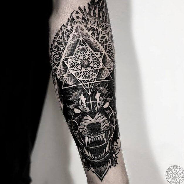 dotwork tattoo wolf.