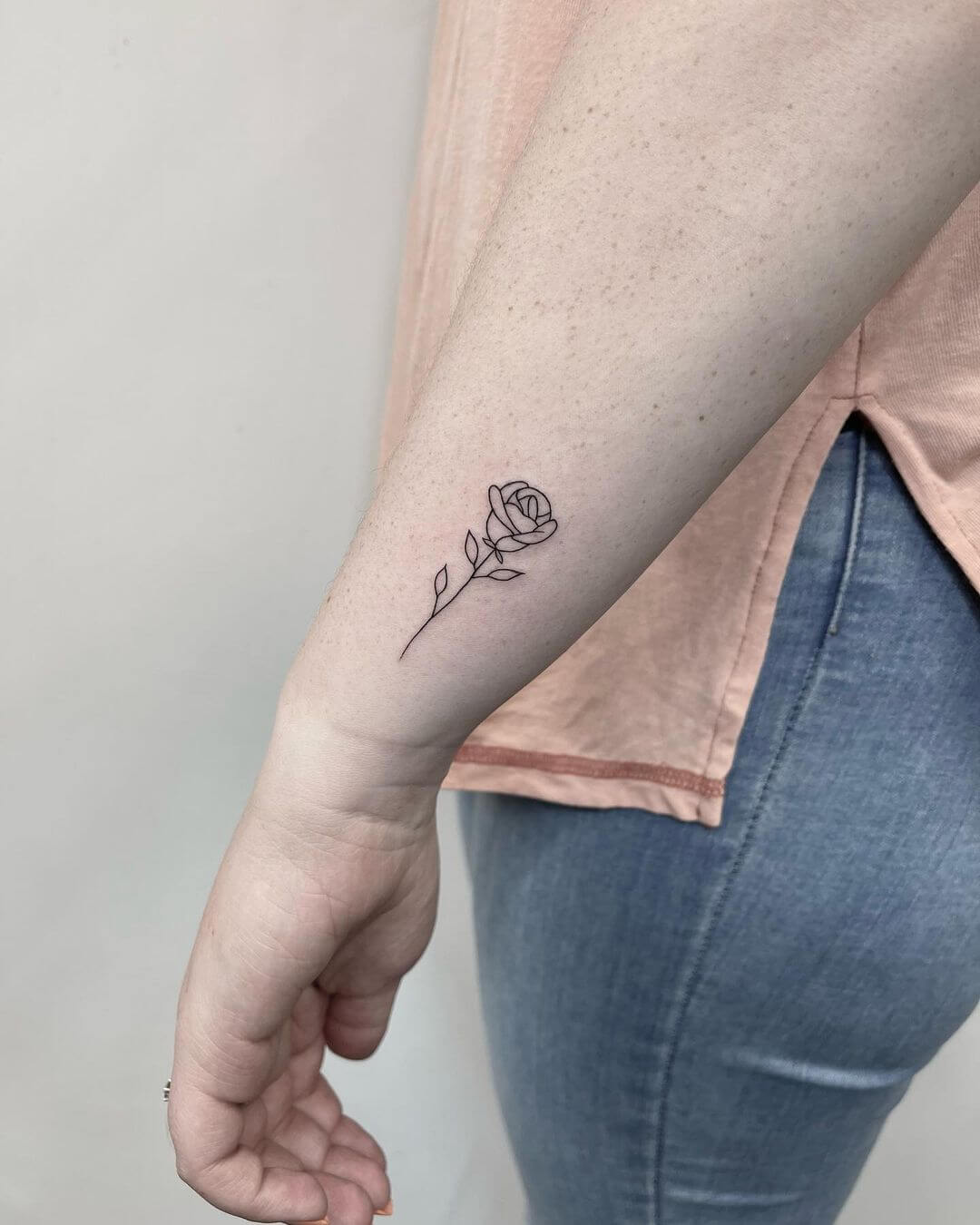 fine line flower tattoo designs.