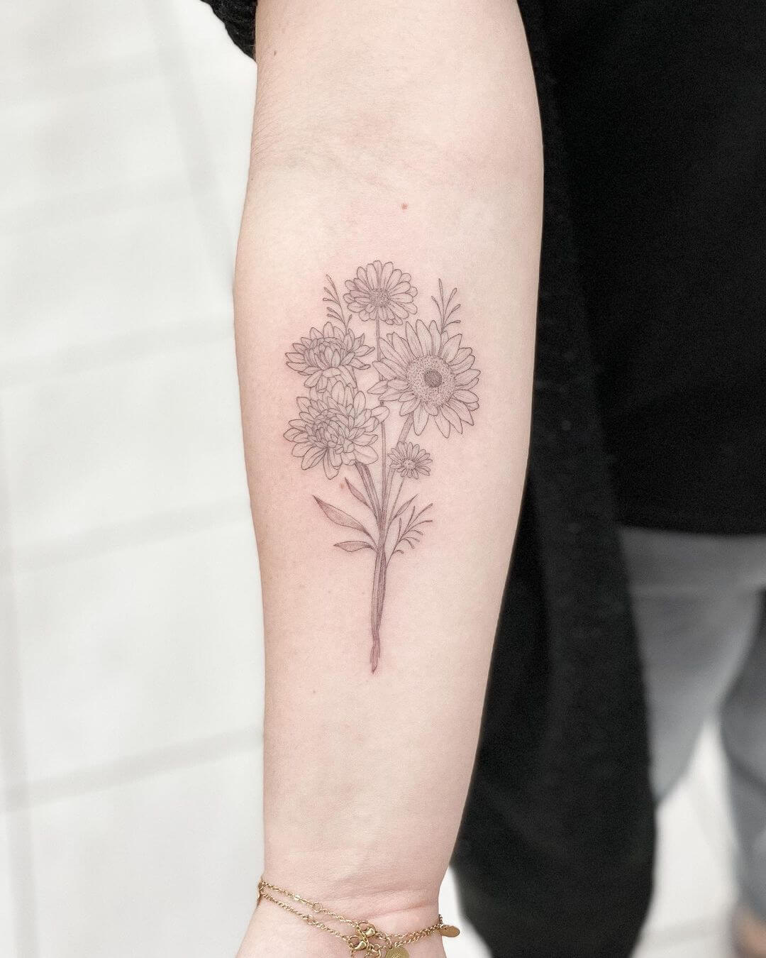 fine line flower tattoo.
