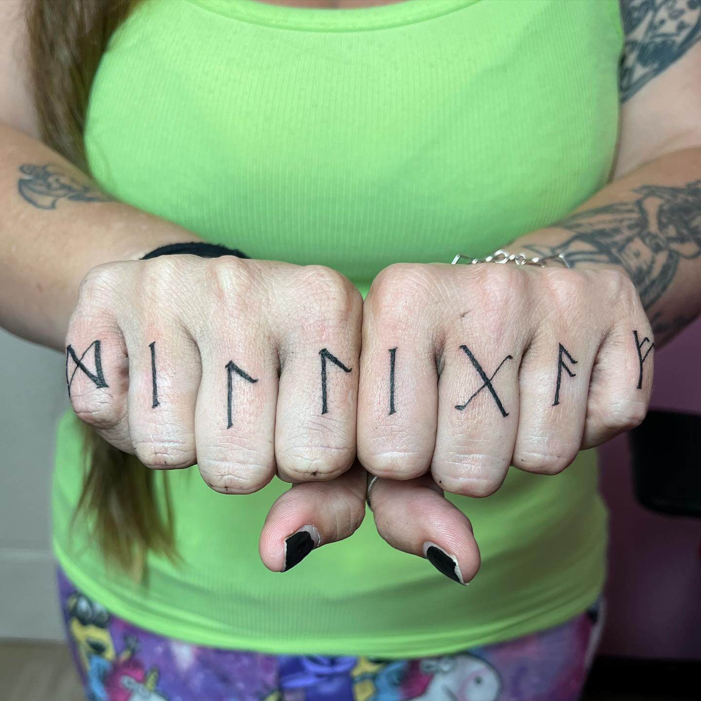25 Finger Tattoos You Will Be Obsessed With In 2023