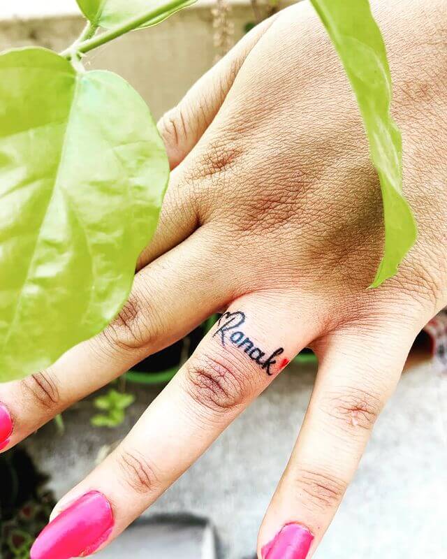 My finger tattoo reality. I do not recommend it lol : r/agedtattoos